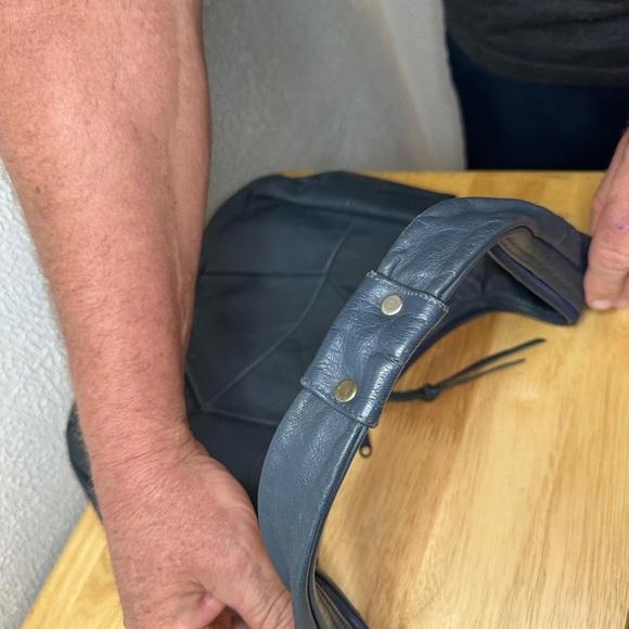 Vintage Leather Hobo Bag in Navy Blue - Picture 9 of 12